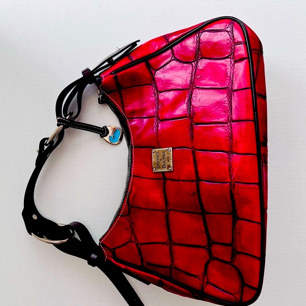 Dooney and Bourke Elegant red leather Crocodile-Embossed Women's Bag